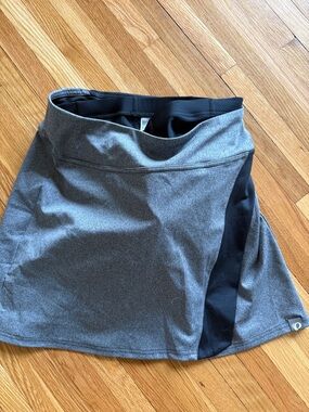 Pearl Izumi Gray padded Skirt with Black Shorts